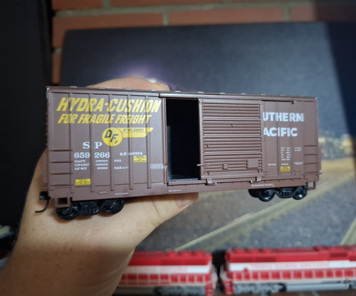 Athearn BB Southern Pacific 40' Hi-Cube Boxcar - SP #659266 | Condition: Used