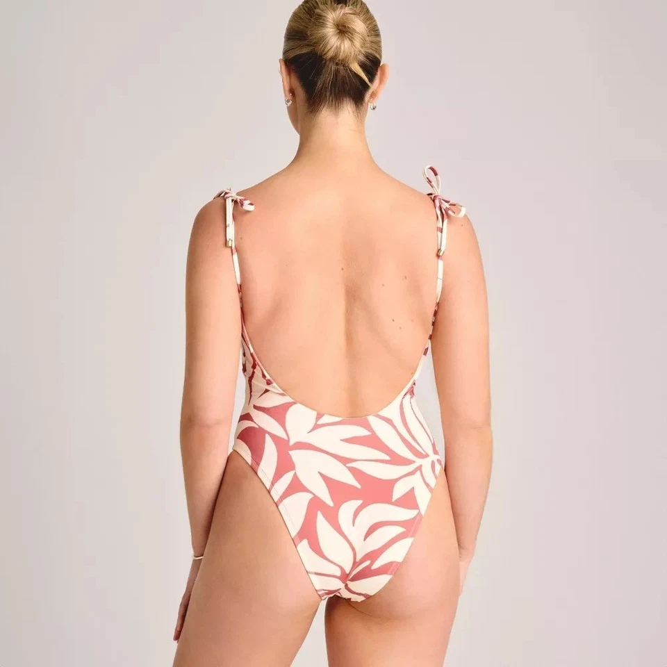 Traje de baño Vitamina A terracota estampado floral cuello redondo 1 pieza -- talla pequeña 4-6 Foto 2 de 4
