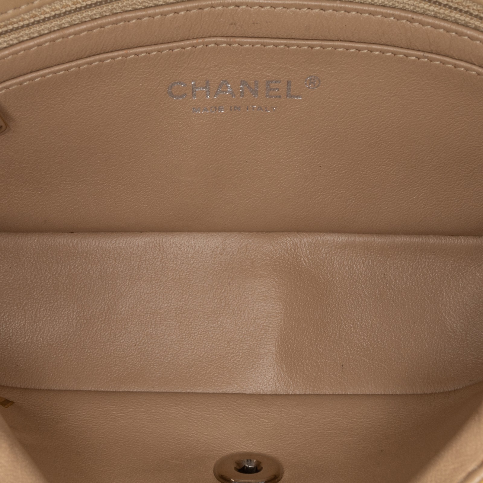 Authenticated Chanel Mini Rectangular Classic Pat… - image 4