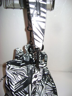 Elizabeth and James Cynnie Lambskin Convertible Bucket Bag  display picture 2
