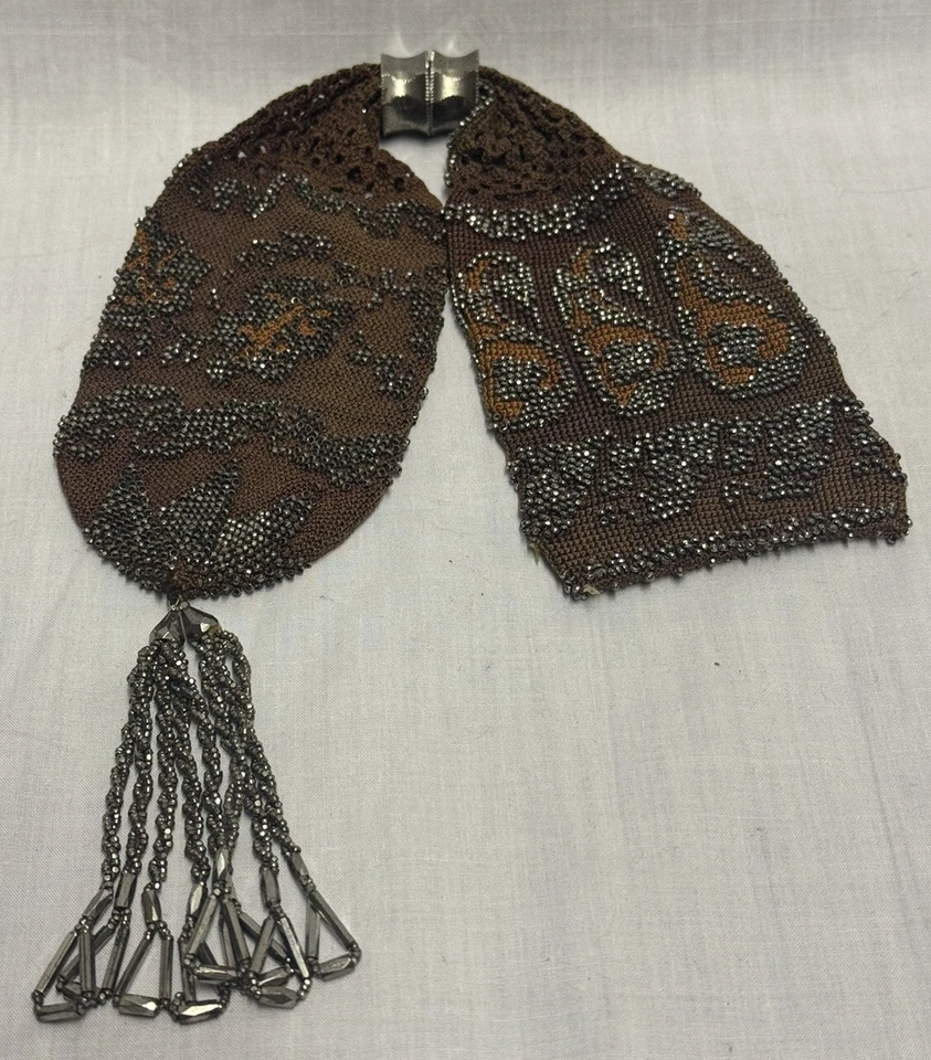 Cartera Miser de Colección Marrón Crochet Tono Plata Acero Micro Cuentas Borla Flecos Años 1900 Foto 2 de 4