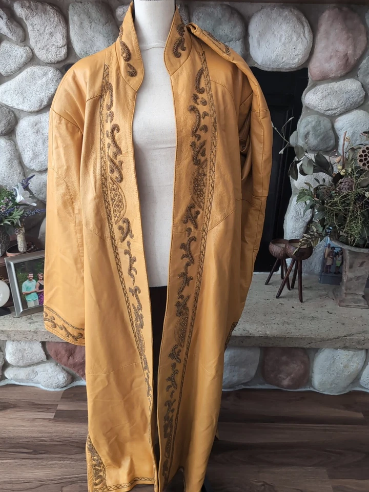 Hermoso Abrigo Vintage Oro 9000 Cuero Genuino Adornado Con Cuentas Talla XL NUEVO SIN ETIQUETAS