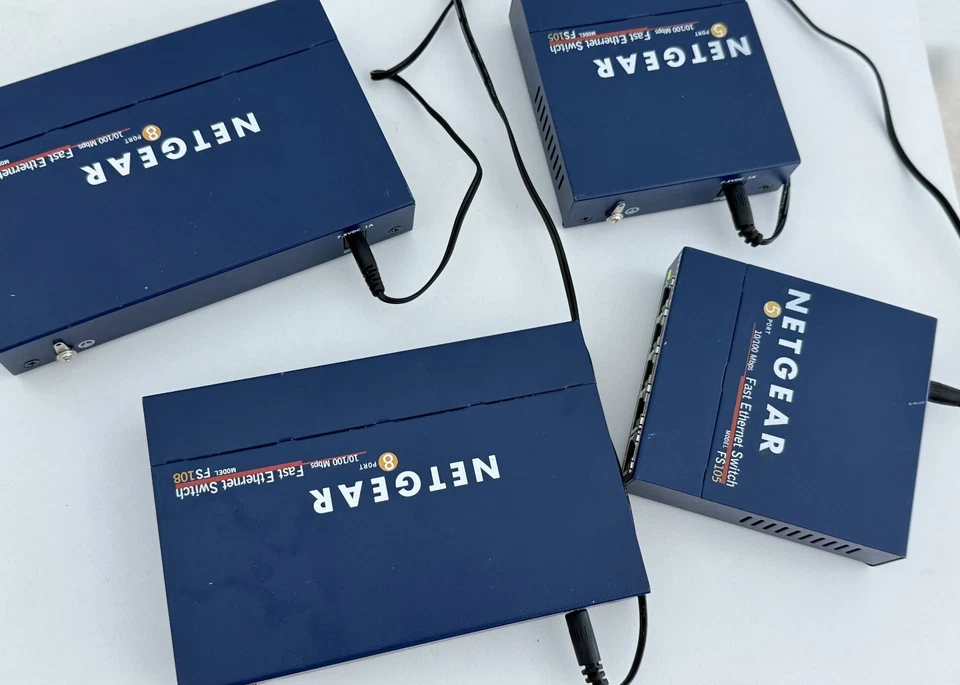 Лот из 4 коммутаторов NETGEAR ProSafe Fast Ethernet FS108v2 FS105v2 с адаптерами питания - Изображение 4 из 4