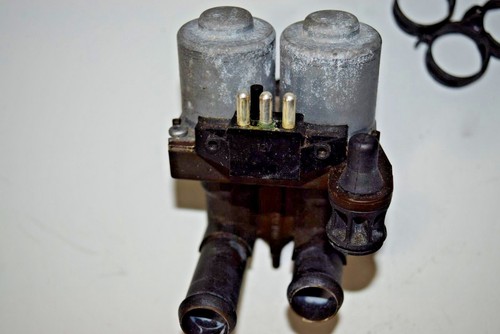 MERCEDES HEATER CONTROL VALVE SOLENOID CLK320 CLK430 CLK55 AMG 98 99 2000 01 02 - Picture 3 of 6