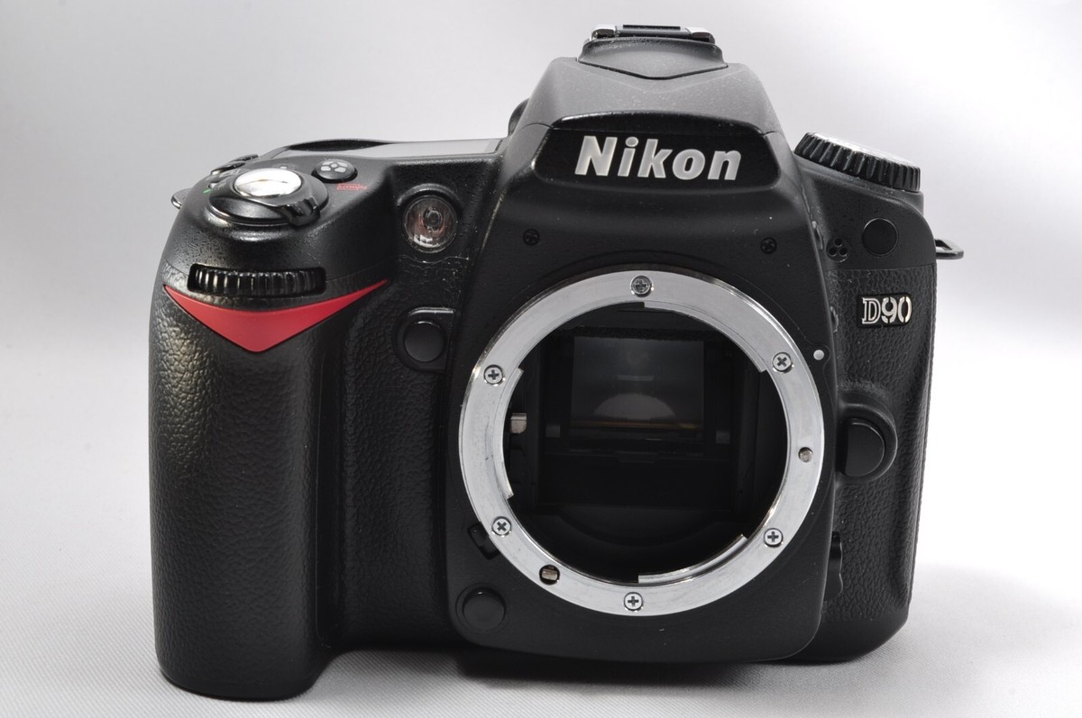 Lot Nikon D90 + Double Zoom Standard Et Super Téléobjectif + Carte SD – Occasion