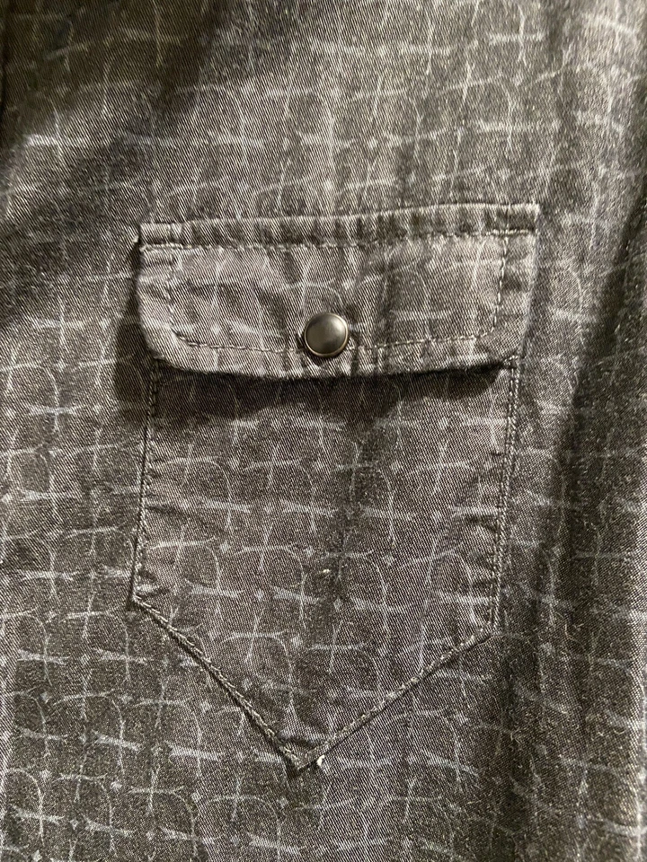 Howe Long Sleeve Button Up Collared Shirt 100% Cotton Mens Size Small EUC - Image 4 of 4