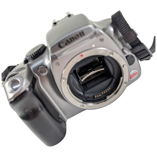 Canon EOS Digital Rebel / EOS 300D 6.3MP DSLR Camera Body w/ 1GB ElitePro, Strap - Picture 2 of 11