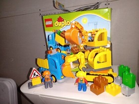 LEGO DUPLO DUMP TRUCK & TRACKED EXCAVATOR (10812)100% COMPLETE W/BOX & MANUAL 
