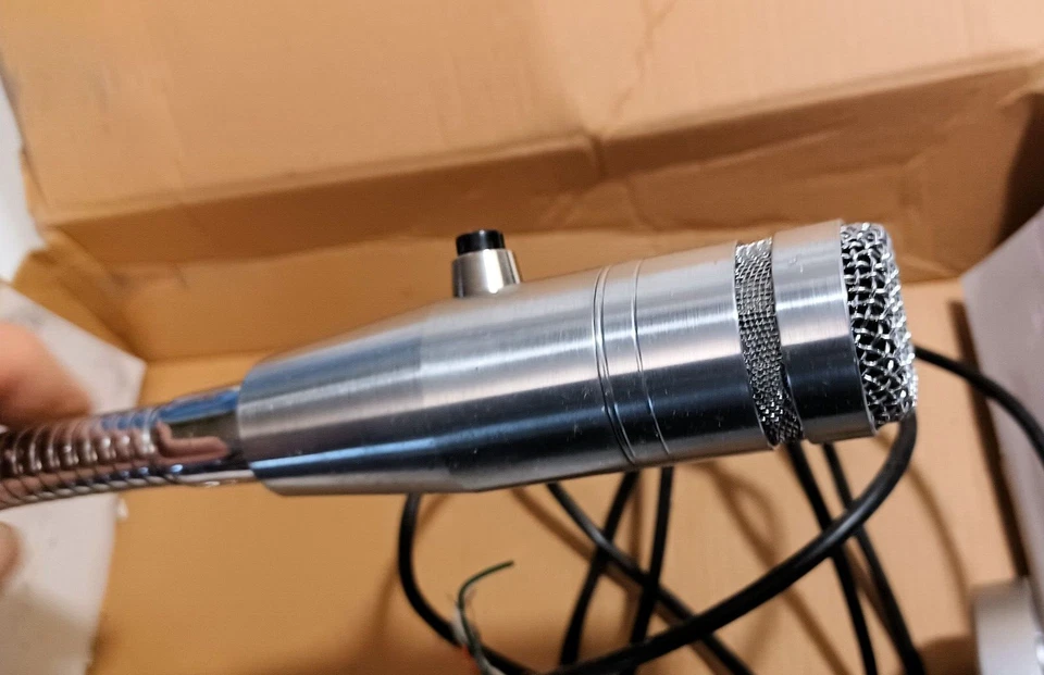 Astatic 119S-19 Cardioid Dynamic Microphone w/ DPDT Push-to-Talk Switch - Image 3 of 4