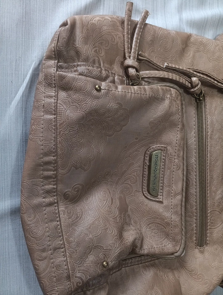 Stone Mountain EE. UU. Cartera en relieve Bronceada Bolsillos con cremallera Bandolera Cremallera 14x12 Pulgadas Foto 2 de 4