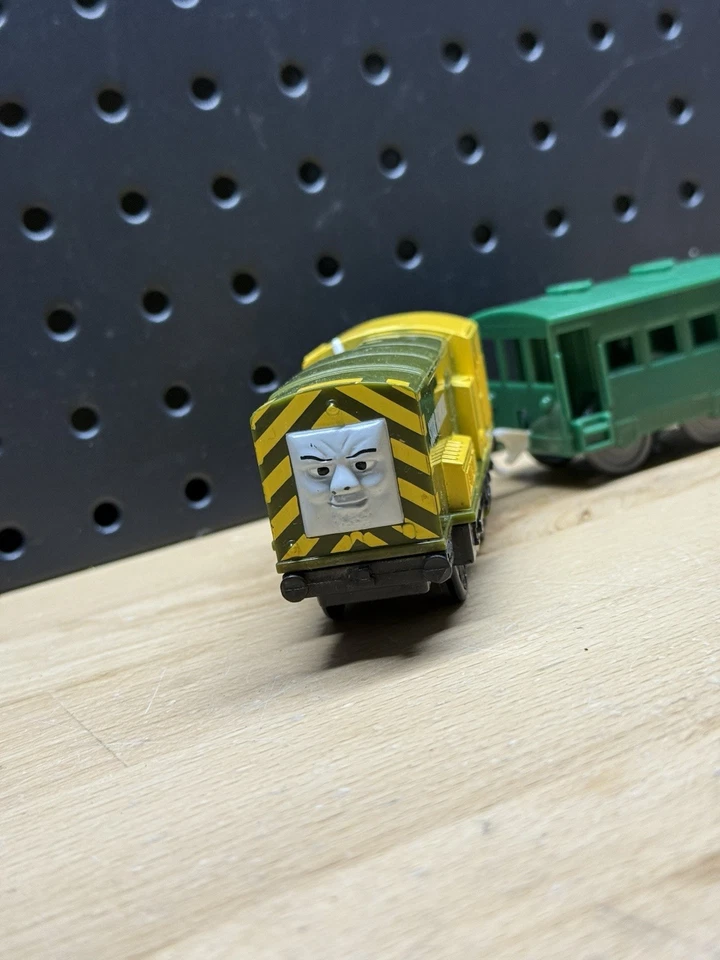 Tren Motorizado Trackmaster Thomas & Friends Iron Arry FUNCIONANDO Foto 2 de 3