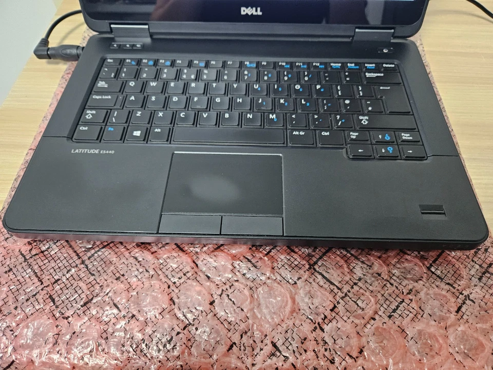 Dell Latitude E5440 14" Touchscreen - i7-4600U - 4GB Ram - No Storage - Image 2 of 4