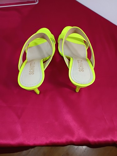 Schutz Leia Women's SZ 7.5B Neon Yellow  Stiletto  Sandals - Imagen 6 de 9