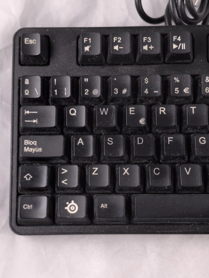 SteelSeries 6GV2 64229 ES Wired Keyboard Black Switches Fullsize Gaming w/PS2 - Image 4 of 4