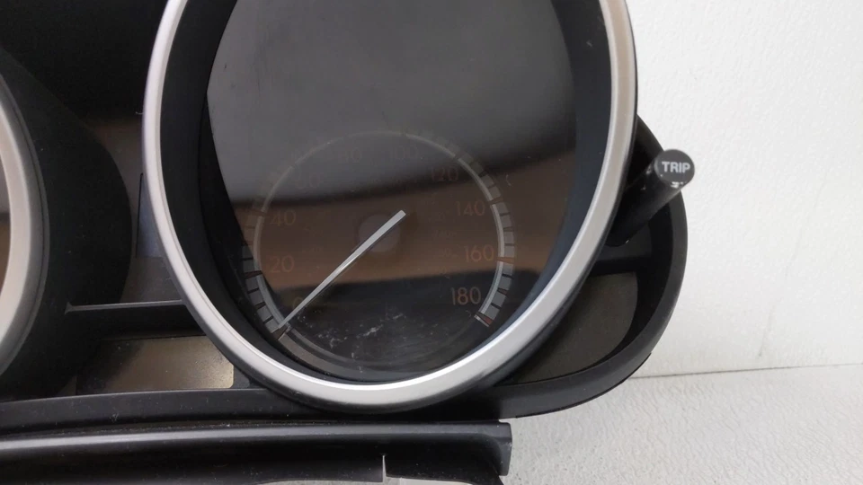 2010-2011 年马自达 3 速度表仪表组仪表 Lt Bdv5 B MZ908 — 第 3/4 张图片