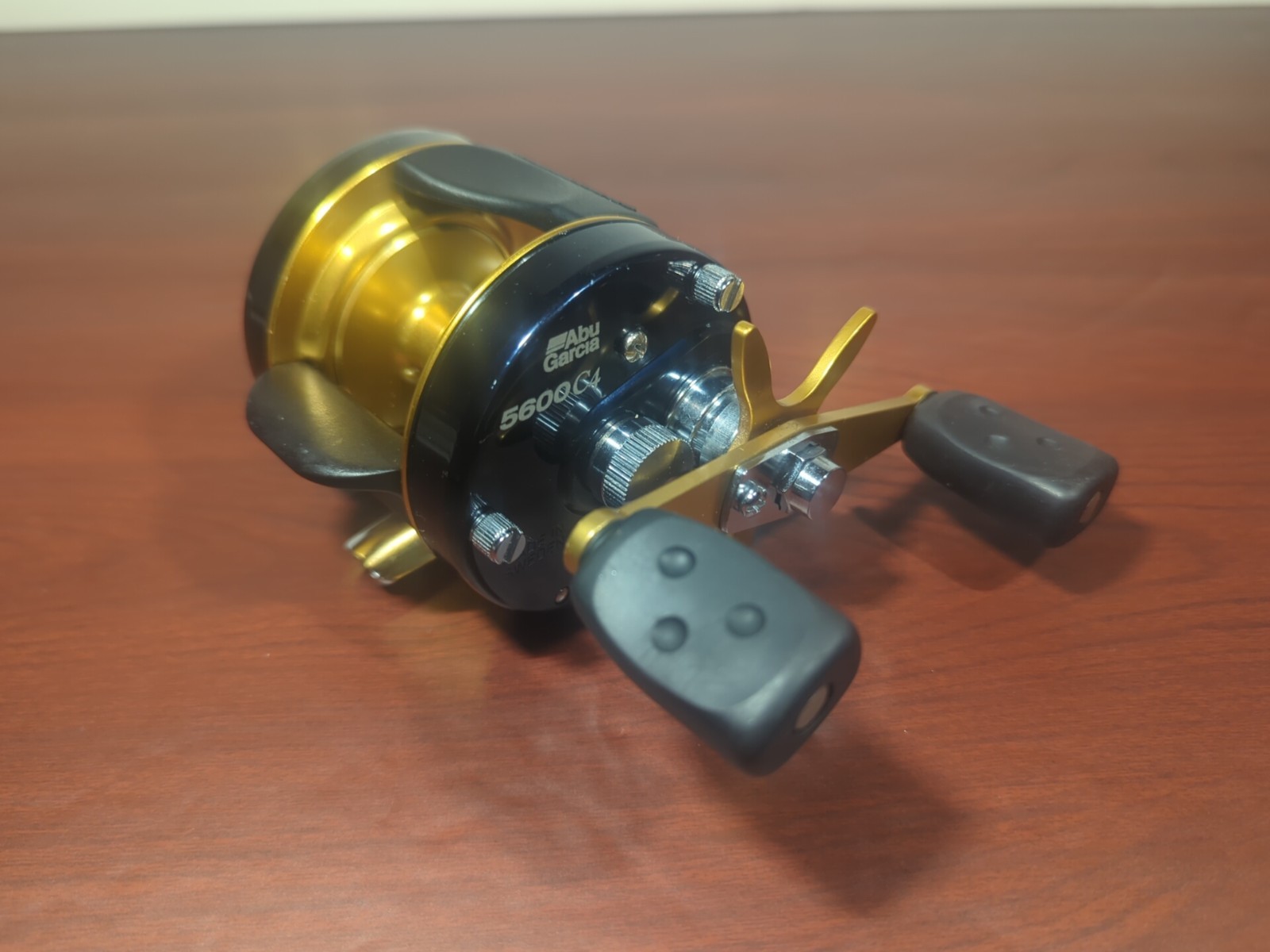 Abu Garcia Ambassadeur 5600C4 Royal Blue/Gold Fishing Reel 