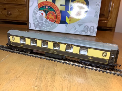 Hornby R2886 The Cunarder Train Pack c/w BR 4-6-2 Battle of Britain 213 Squadron - Picture 7 of 10
