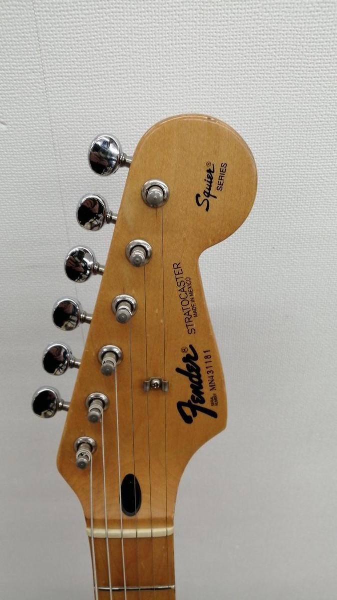 ギター Fender Mexico Squier SeriesStratocaster Fender Mexico Stratocaster Squier Series Electric Guitar