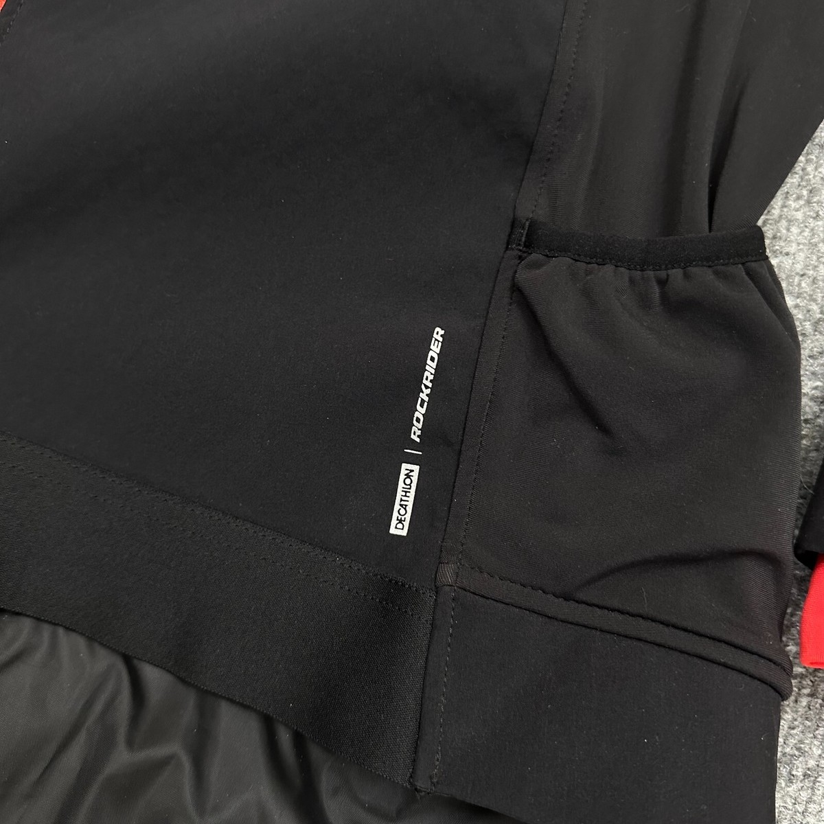 Decathlon Rockrider ST 500 Mountain Biking Jacket Mens Large Black Red Full  Zip