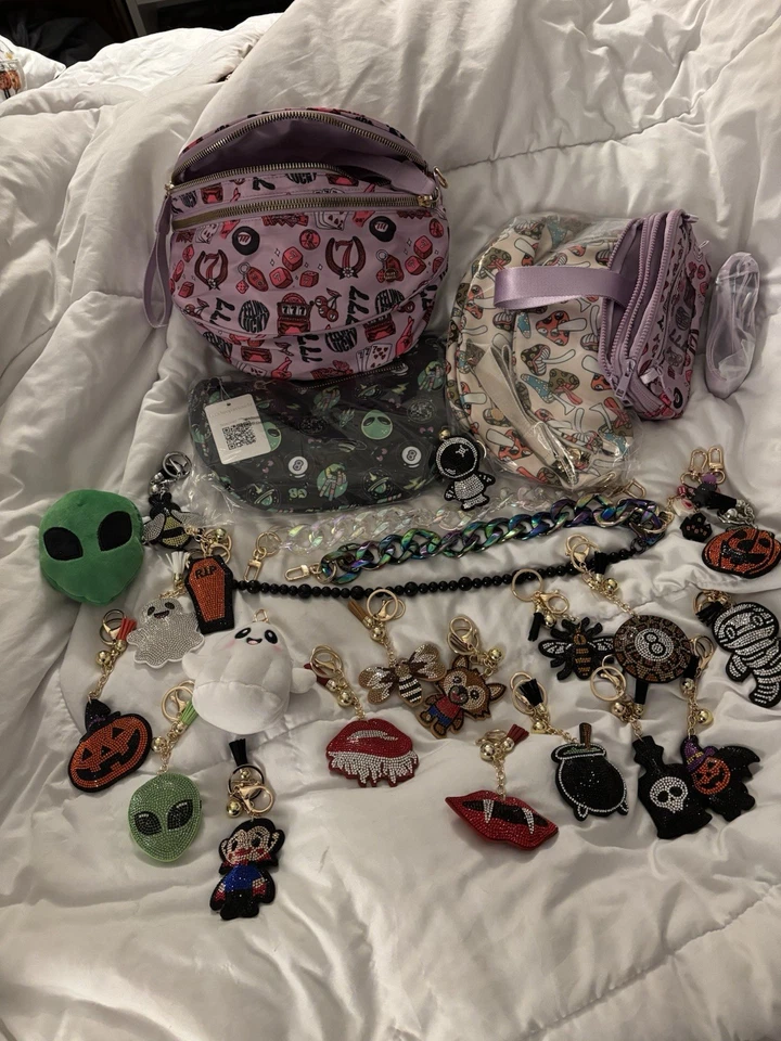 Gold Blush Viral Tik Crossbody Bum Bag lot, bag charms, bag chains, 20 + in lot - Image 2 of 4