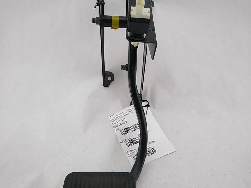 VOLVO V70 XC70 Brake Pedal With Mounting Bracket 2001 2002 2003 2004 - Image 4 of 4