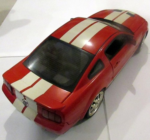 Hot Wheels Red Shelby GT500 1/18 Scale - Picture 4 of 8