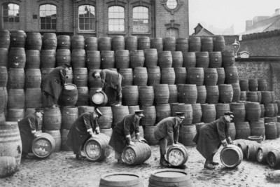 Busy Scene Loading Watney'S Victoria March 26th 1933 As A Result B-1933 4x6 Ph