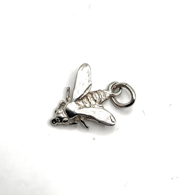 Kleiner Vintage Sterlingsilber detaillierter Fliegenanhänger