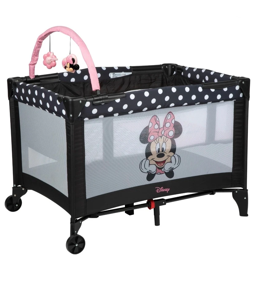 Disney Baby 3D Ultra Play Yard, Peeking Minnie con moisés y bolsa de almacenamiento Foto 3 de 3