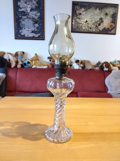 Alte Petroleum / Öl Tischlampe aus Glas sehr gut erhalten sauber.