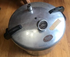 Vintage/Pre-Owned*Presto 16 qt. Aluminum Pressure Cooker/Canner Model no 7