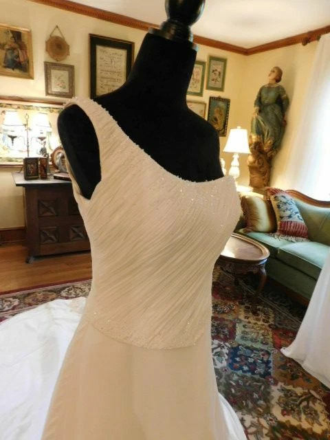 "CHRISTIAN MICHELLE" WHITE RUCHED ONE SHOULDER A-LINE CHIFFON WEDDING GOWN SZ 8 - Image 3 of 4