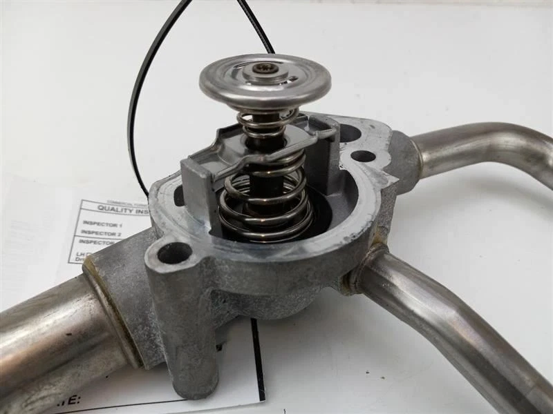 GMC ACADIA 2010 carcasa de termostato OEM Foto 3 de 4