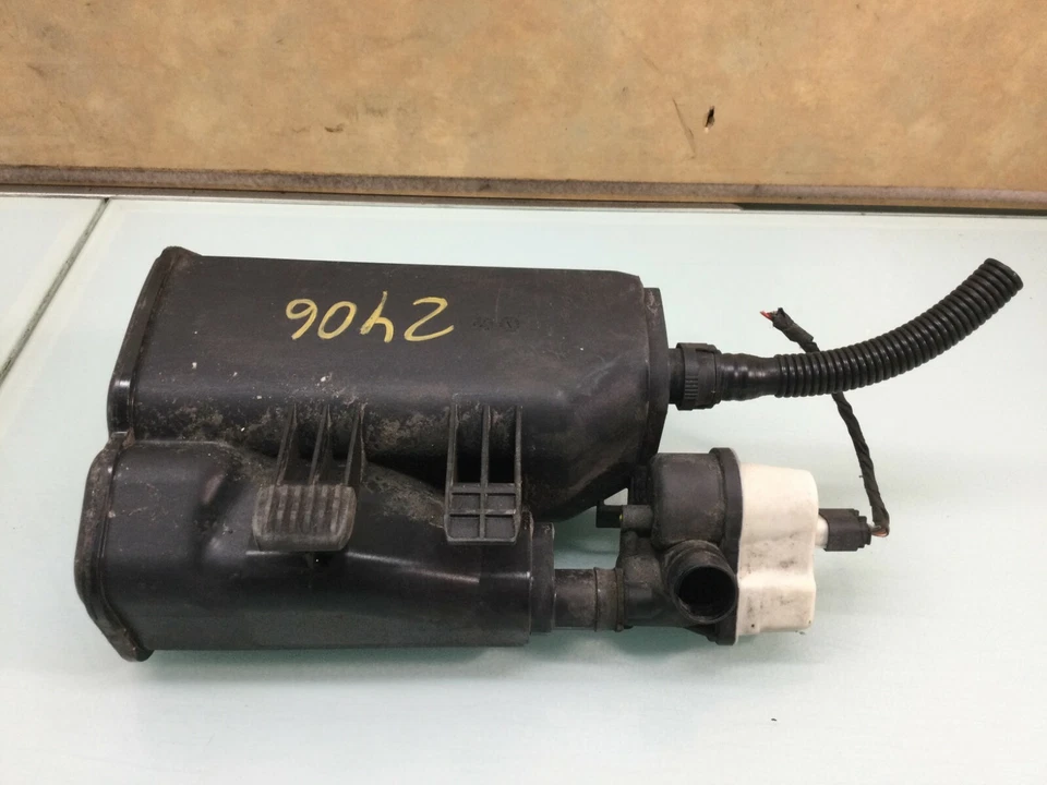 ⭐04-10 Bote de carbón de vapor de combustible BMW E60 550I M Foto 3 de 4