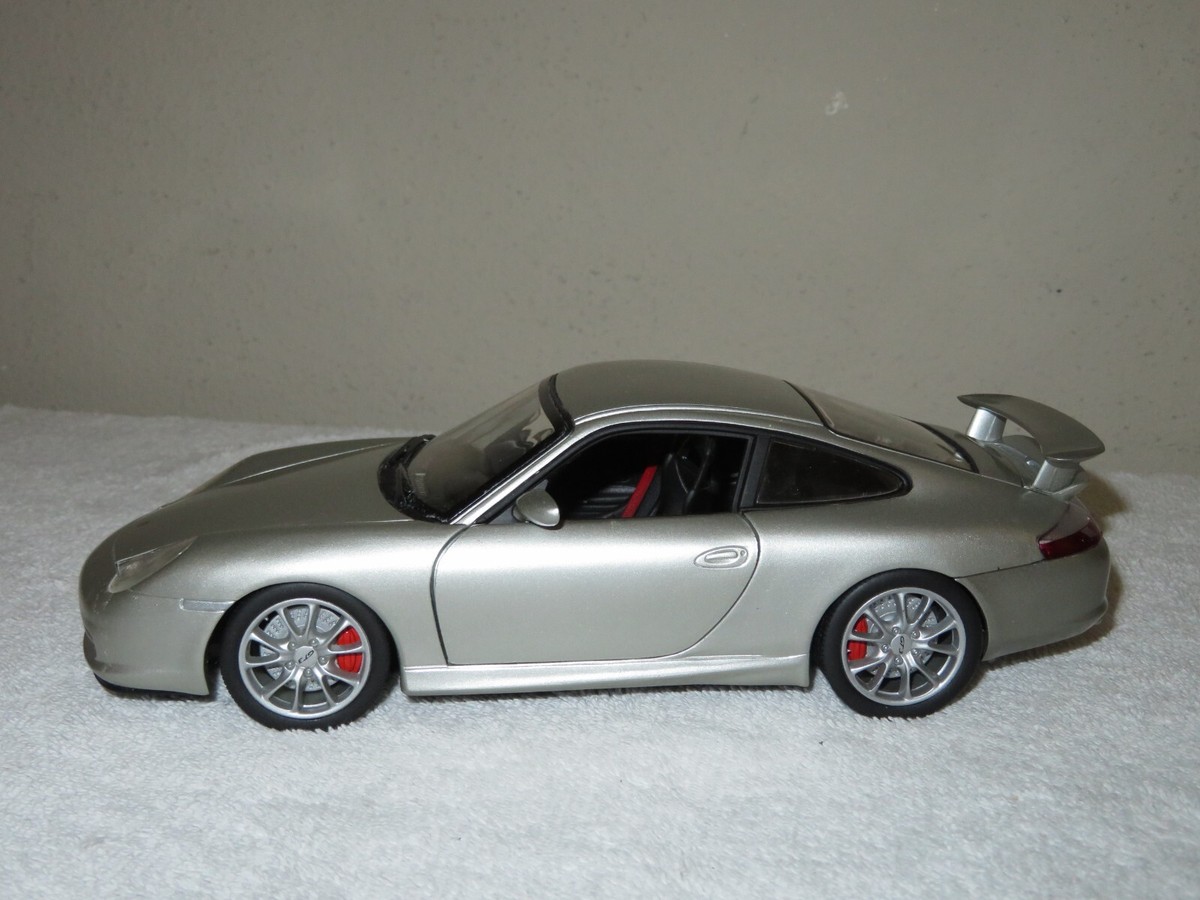 PORSCHE GT3 SILVER 1:18 HOT WHEELS OPENING DOORS & REAR ENGINE