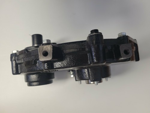 AUC16953 19M7865 (4) John Deere OEM Parallel Shaft Gear Box with Bolts - Picture 3 of 5