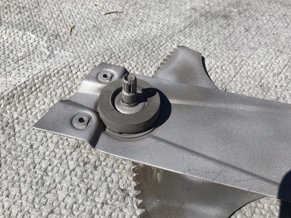 Regulador de ventana de vidrio puerta temprana derecho pasajero fecha 7/1969 Porsche 911 912 Foto 3 de 4