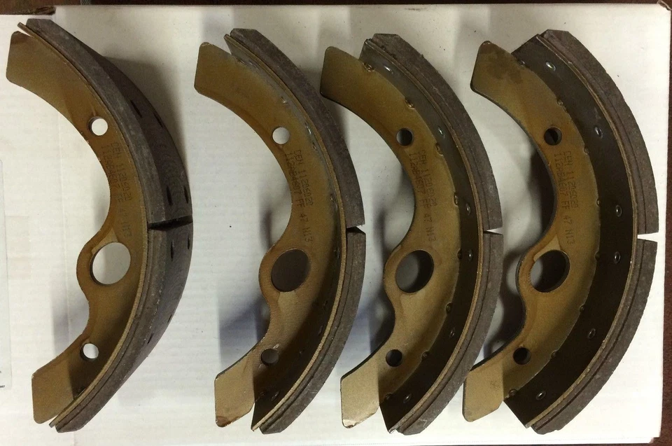 Zapata freno tambor Mitsubishi FUSO y UD camión delantero 1988-2012 zapatos y herrajes Foto 3 de 3