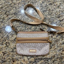 Bolso Bandolera Calvin Klein Monograma Beige Tostado Jacquard Logo Pequeño Mensajero