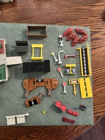 Vintage 1987 Galoob Micro Machines Travel City BIG LOT Playsets Parts Accessorie