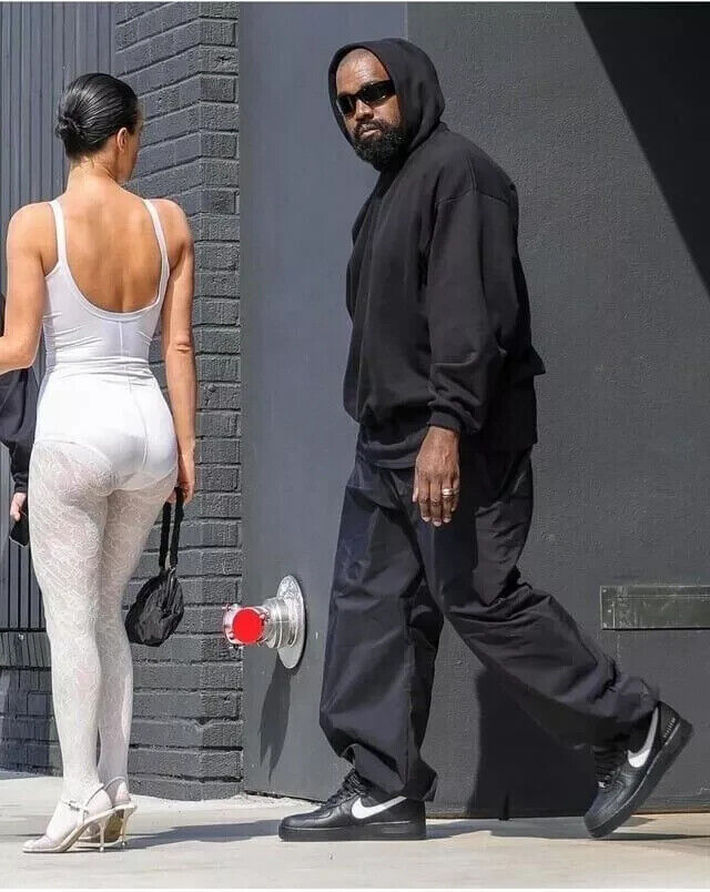 Yeezy YZY Black Hoodie Kanye West Gosha Rubchinskiy Boxy Yeezy YZY Black Hoodie Kanye West Gosha Rubchinskiy Boxy