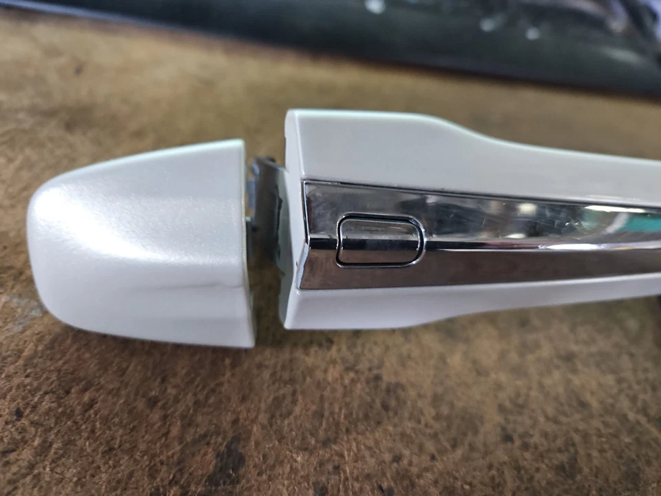 Рукоятка передней правой двери 14–16 Infiniti Q50 белая 80640-4GA6A 82646-4GA6A - Изображение 3 из 4