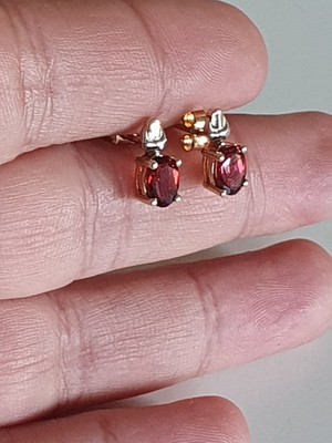 Ohrstecker 9 kt Gold roter Granat 375 Einzelstein