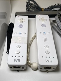 Nintendo Wii Console RVL-001 Bundle 2 Controllers & 1 Game TESTED WORKS!