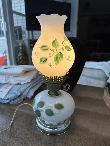 Vtg Hand Painted Milk Glass Table Lamp Ivy Leaves Green & White 14”