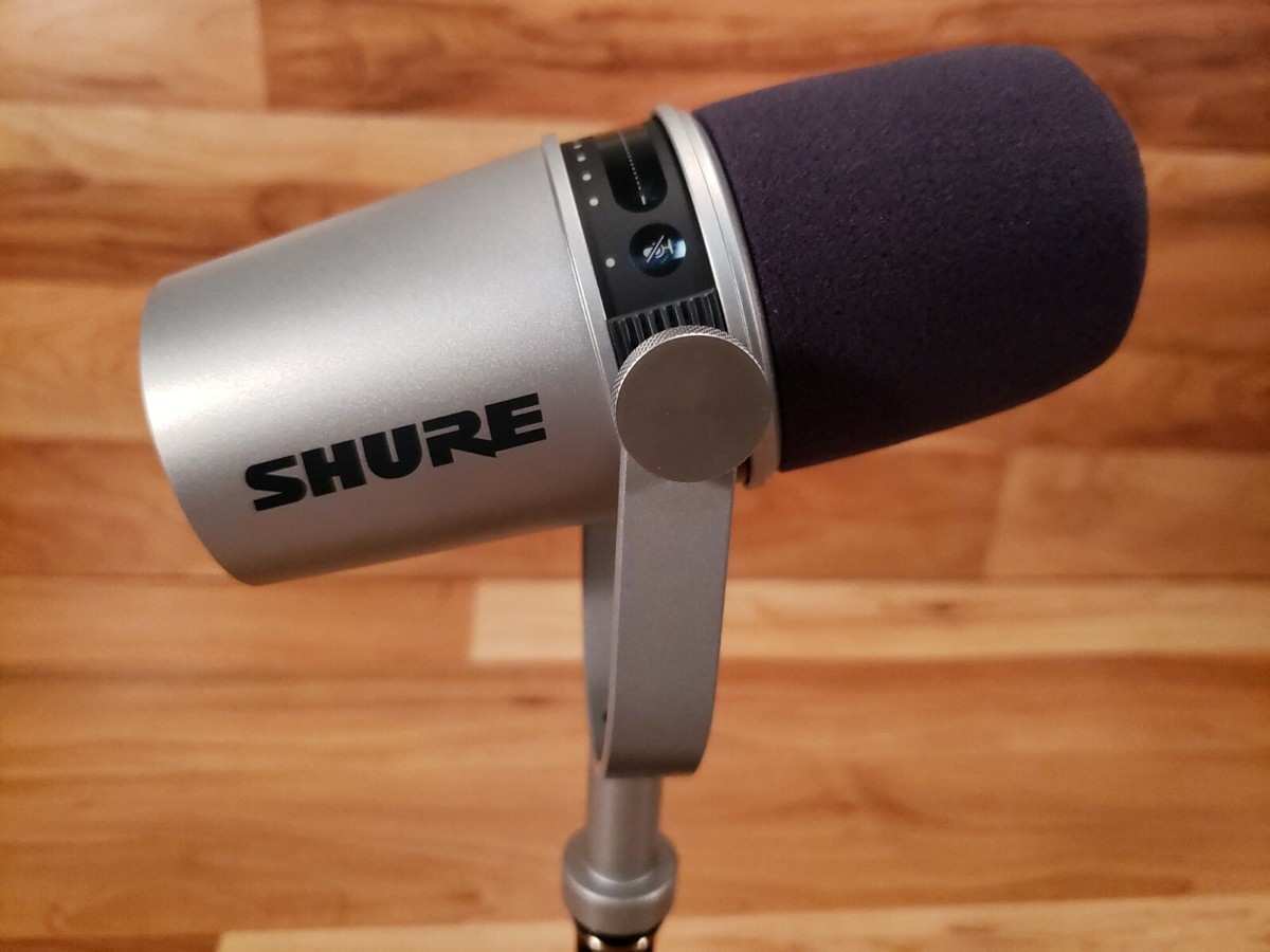 Shure MV7 Digital Podcasting Microphone - Silver MV7-S