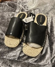 Ladies Brand New Sandals Size 5 Peacocks