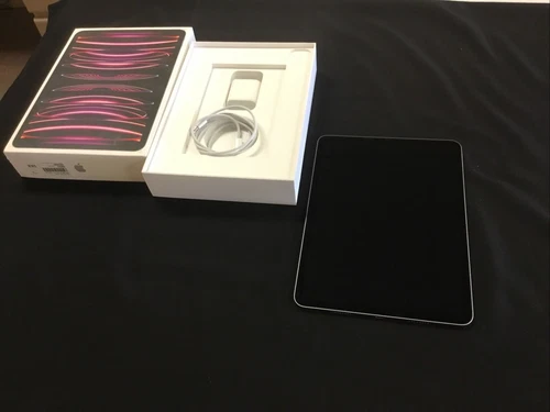 Apple iPad Pro 11-inch (4th generation) A2759 128 GB, Wi-Fi, 11" in Silver w/Box