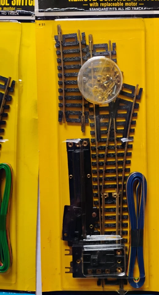 3 MODEL POWER RIGHT REMOTE CONTROL SWITCH W/ REPLACEABLE MOTOR STANDARD HO TRACK - Image 4 of 4