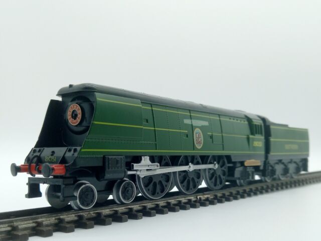 OO Gauge 1:76 Scale Battle of Britain Winston Churchill Locomotive Train Model